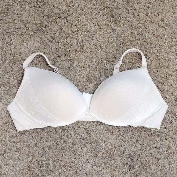 Cacique Women’s Beige Cream Size 44D Adjustable Strap Lace Design Bra - Picture 1 of 11